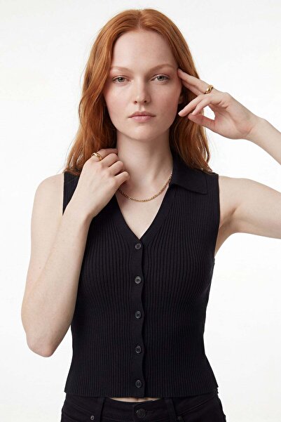 HAKKE Sleeveless V-Neck Buttoned Knitwear Sweater