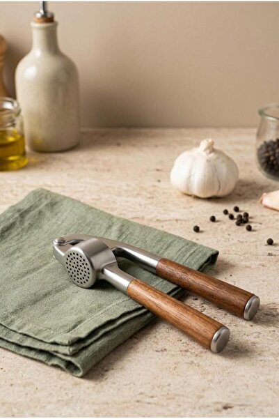 Atbyhome Mien Prateg Acacia Handle Garlic Crusher Slu-107