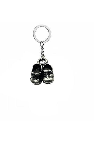 Herşey Nota Little Steps – Unisex Metal Keychain with Baby Shoe Figure