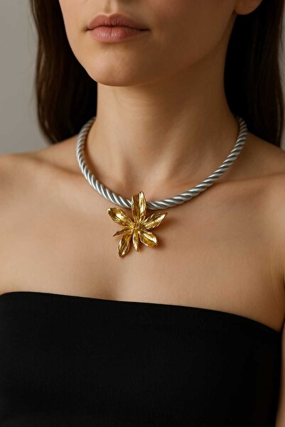 Golden Flower | 18K Altın Kaplama Çiçek Uçlu Hasır Kolye Günlük & Özel Gün Şık Kolye