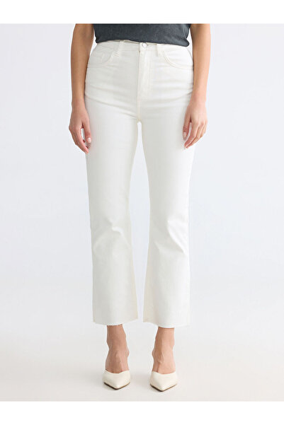 LC Waikiki بنطلون جينز نسائي من Crop Flare