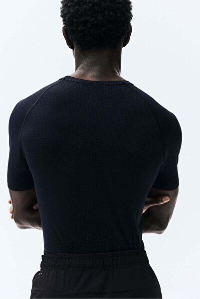 H&M Muscle Fit Sports T-shirt with DryMove™