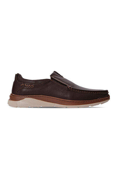 Lal Shoes & Bags حذاء كاجوال رجالي من الجلد الطبيعي من Abeyla مع تفاصيل خياطة...