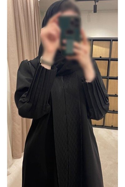 Rosana عباية الكسرات, عباية بتصميم هندسي راقي