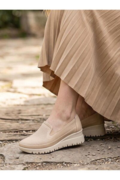 İYİSİNDEN SHOES حذاء نسائي بكعب عالٍ من الجلد الطبيعي ونعل مبطن