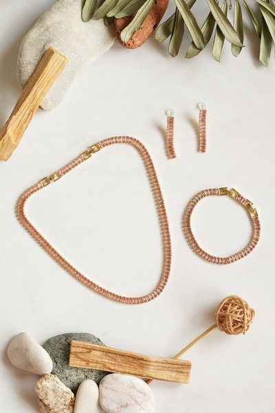 Simovia Pembe 5 mm Baget Taşlı Su Yolu Gold Kolye Bileklik Küpe 3'lü Set