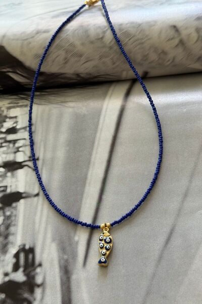 Trendy Butik Navy Blue Beaded Fish Figured Necklace