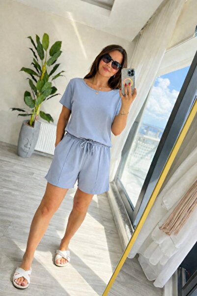 Wear Up Γυναικεία κοντομάνικη μπλούζα με ανοιχτό γιακά και κοντό σορτς με κορ...