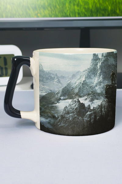 ZipZap كوب سيراميك فاخر مطبوع عليه Skyrim (قطعة واحدة) بمقبض أسود خاص بمقبض م...