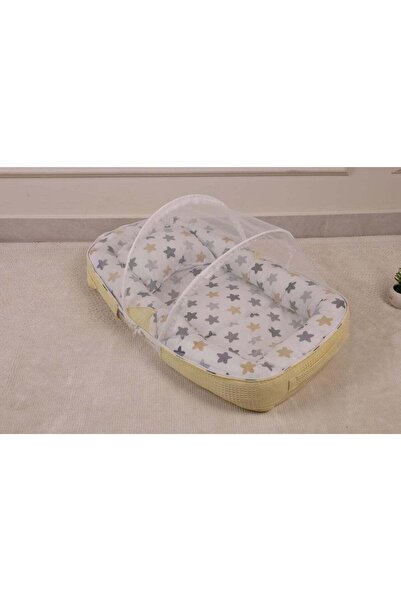 Star Kids Portable baby bassinet with mosquito net and foldable storage bag