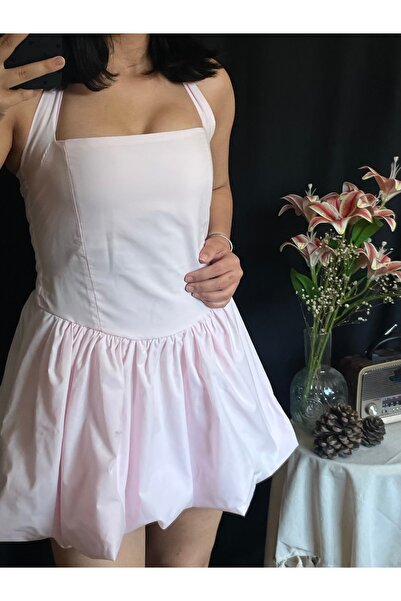 Vireyla Boyundan Bağlamalı Sırtı Bağcıklı Balon Etekli Pembe Mini Elbise