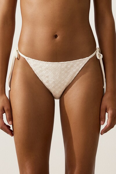 Oysho Örgü detaylı orta kesim bikini altı