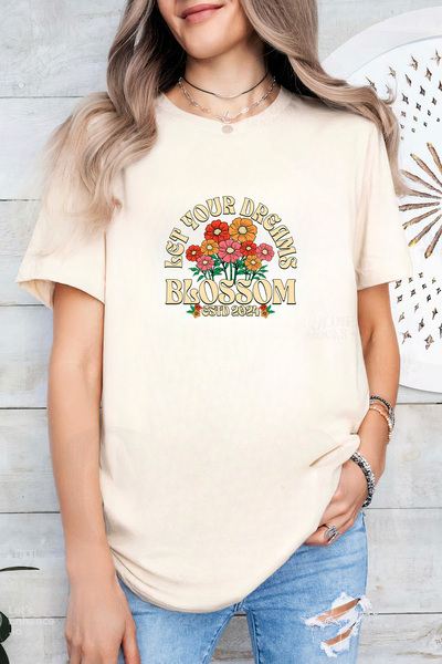 Sarah's Boutique Women's T-shirt – 100% cotton – Blossom Dreams