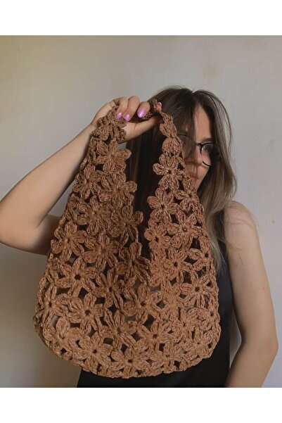 ARTTMACRAME Плажна чанта с цвете от рафия