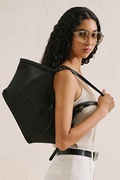 Manuka Ezra Knitted Textured Tote Bag Black