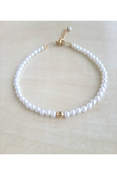 ArtINA esmaraldchic Bratara eleganta de picior, perle albe scoica, cu accesorii placate, lantisor glezna, 24cm