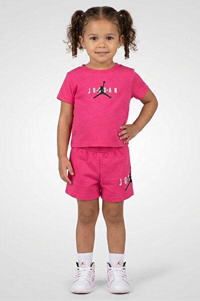 Nike Toddlers Girl 2 Pieces Brand Logo T-Shirt And Shorts Set, Fuchsia