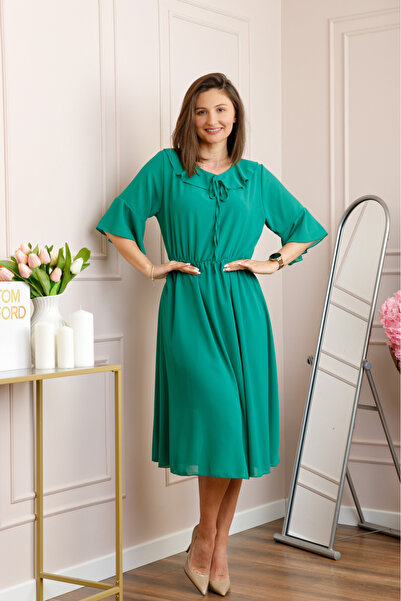 OEM Rochie verde smarald vaporoasa cu elastic in talie si volanas la decolteu...