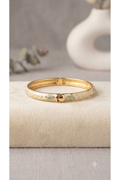 deluxe takı ve giyim Authentic Stylish Enamel Cuff Bracelet with Flowers