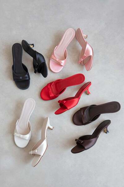 STRASWANS Owen Women's Heeled Satin Sandals Powder