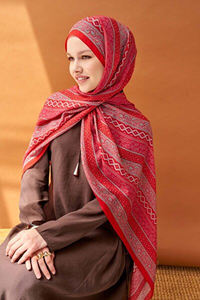 Silk Home شال ريفا تينسل إيثنيك واي باللون الأحمر