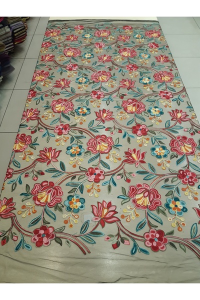 Safir Kumaş Siyah Zemine Rengarenk Nakışlı Brode Dantel 3.5 Metre