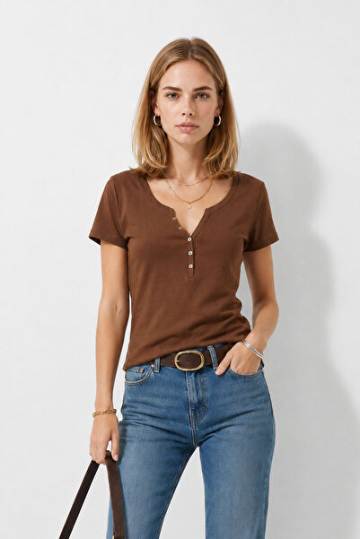 VENA Matilda button detailed body-fitting t-shirt-brown