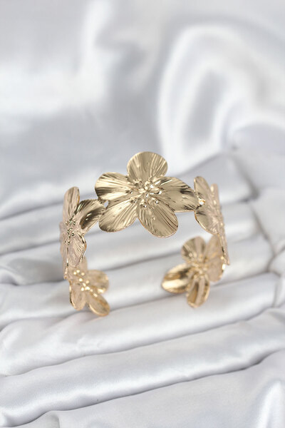 Mega Bazaar Flower Model Brass Sheet Women's Bracelet