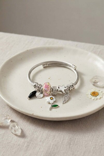Inure Jewelry سوار بتصميم زهرة بيضاء