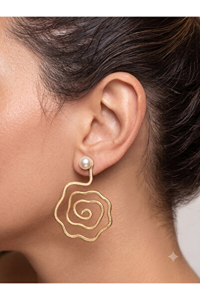 Lu Atelier أقراط نسائية من Rosa مصنوعة يدويًا بنسبة 100% من الجينز المزخرف با...