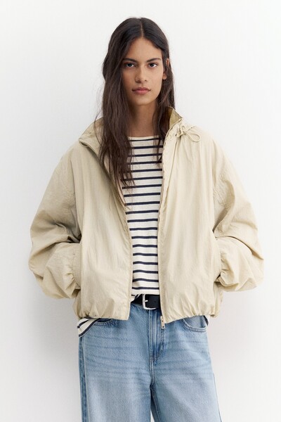 Pull & Bear Kapüşonlu hafif mont