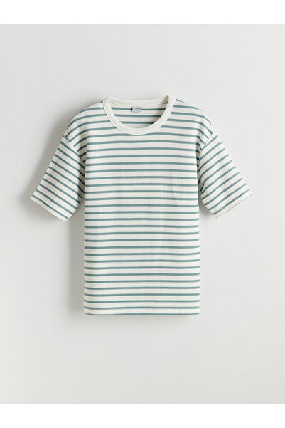 LC Waikiki Nevavm Oval Collar Boy's T-Shirt with Difference