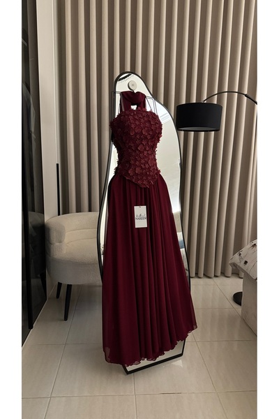 Nareen Fashion فستان برغندي فاخر بتصميم أنيق، يتميز بتطريز وردي ثلاثي الأبعاد...