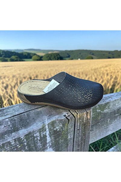 Ercan Konay Carla8 Orthopedic Doctor-Recommended Closed-Toe Slippers