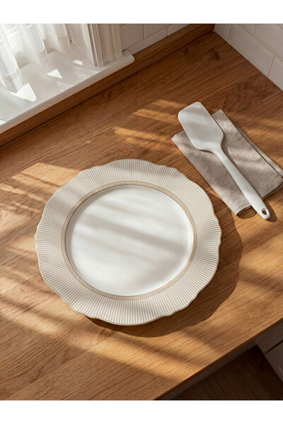 LC Waikiki Timeless Clothing & Timeless Choices Porelen Serving Plate 27 cm