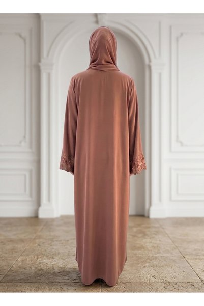 Nukhbaa Muted Rose Appliqué Lace-Bordered Abaya