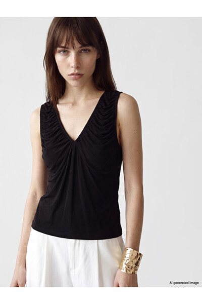 LC Waikiki Rmz Gi̇yi̇m Farkiyla V Dikim Gathered Blouse