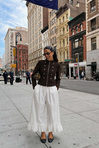 Lijuri Stylish jacket with dominant collar button detail 6201