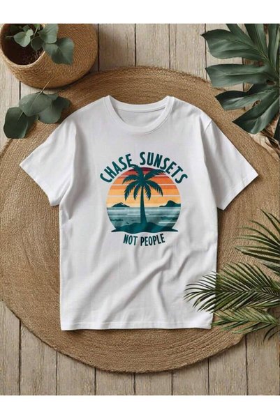 2BIR Women's T-Shirt With Fun, Retro Beach Sunset Print; A Casual Short-Sleev...