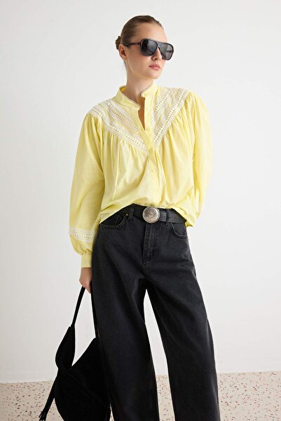 Trendyol Collection قميص بوهو بتفاصيل دانتيل أصفر TWOAW27GO00032