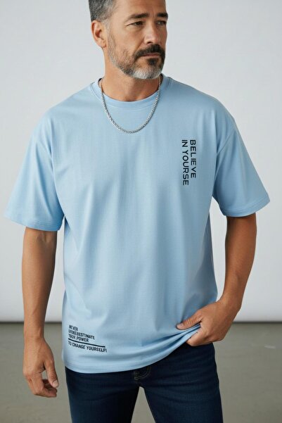 Altamira Babyblaues Oversize-T-Shirt mit „Believe“-Aufdruck für Herren