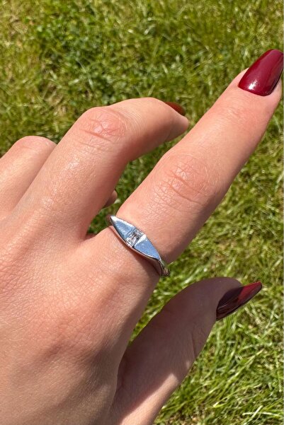 Leo'Stone Elegant Baguette Stone Detailed Silver Adjustable Women's Ring