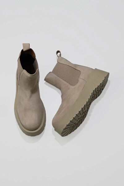 Bueno Shoes Cizme de damă cu toc cu pană din nubuc bej 01wv1300