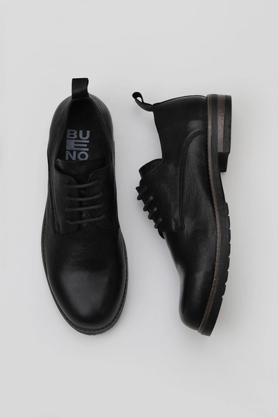 Bueno Shoes حذاء مسطح من الجلد باللون الأسود للرجال NPL 01mv8504