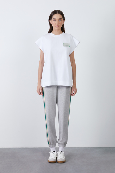 Label Detailed Low Sleeve White Blouse