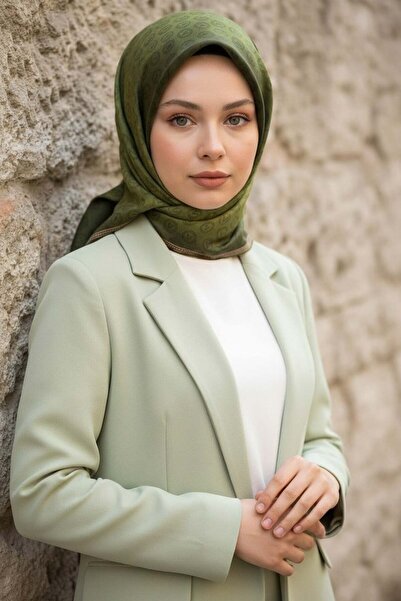 Vissona %100 Twill İpek Monogram Desenli Haki  Renkli 90x90 Eşarp Dikim Şekli...