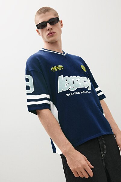 Bershka Baskılı V yaka t-shirt