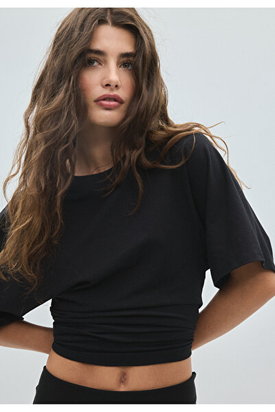 Stradivarius تي شيرت بأكمام كيمونو قصيرة