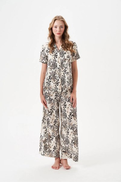 Generic Brand 29049 Set de pijamale pentru femei, 100% viscoză, cu imprimeu leopard premium și nasturi