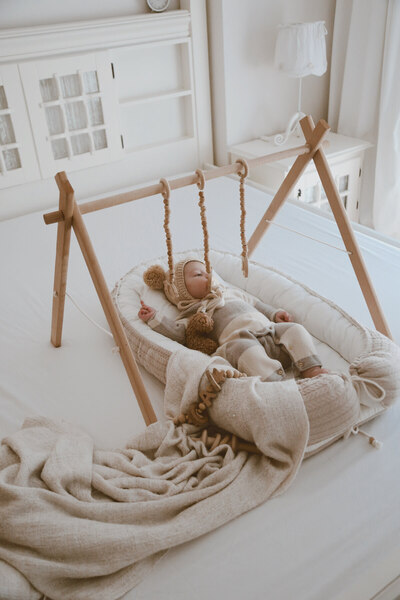 DERY BABY Babynest Bebek Yatagı + Ahşap Oyun Alanı Baby Gym + Sallanan Oyunca...